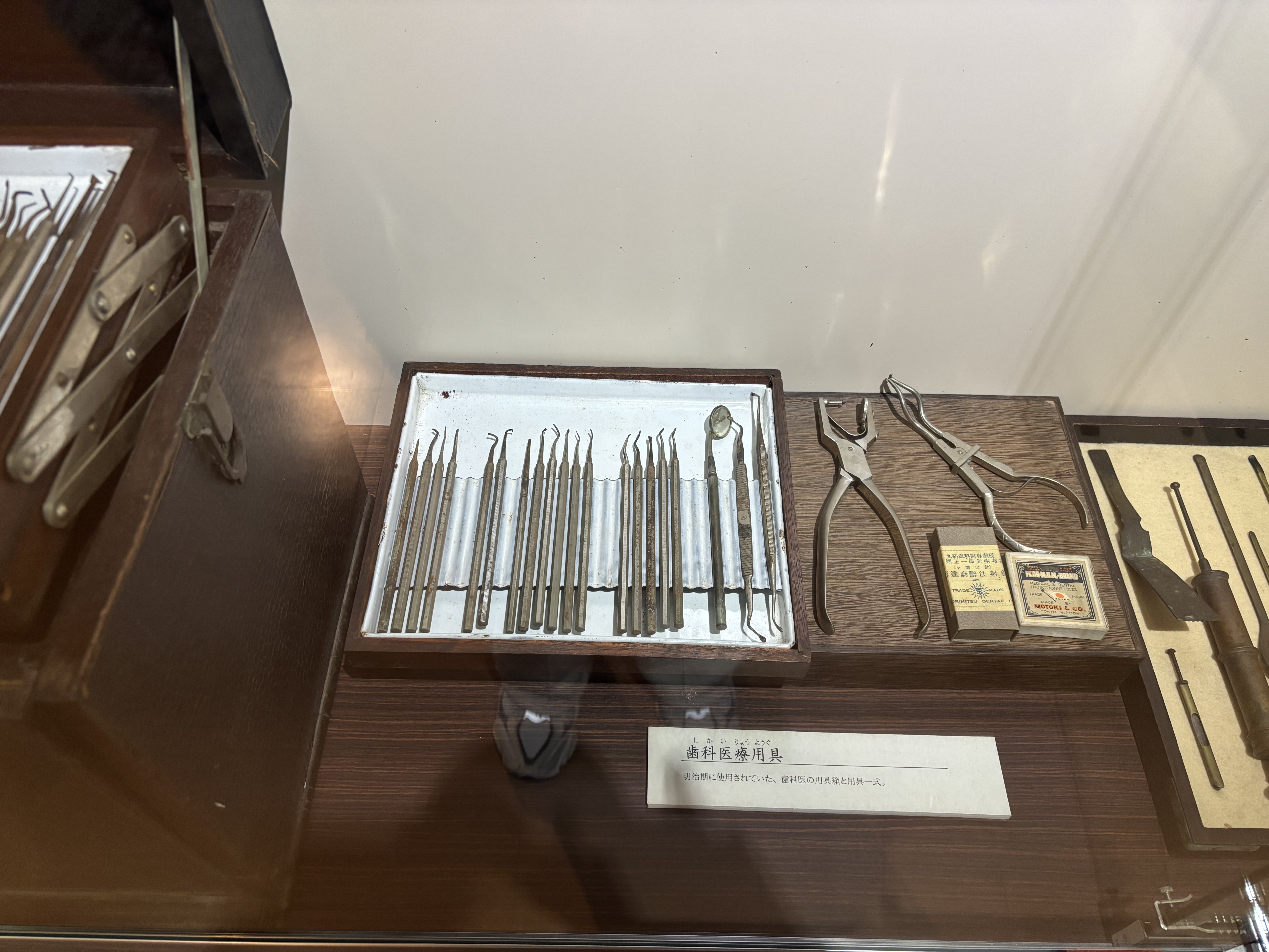 昔の歯科医療器具